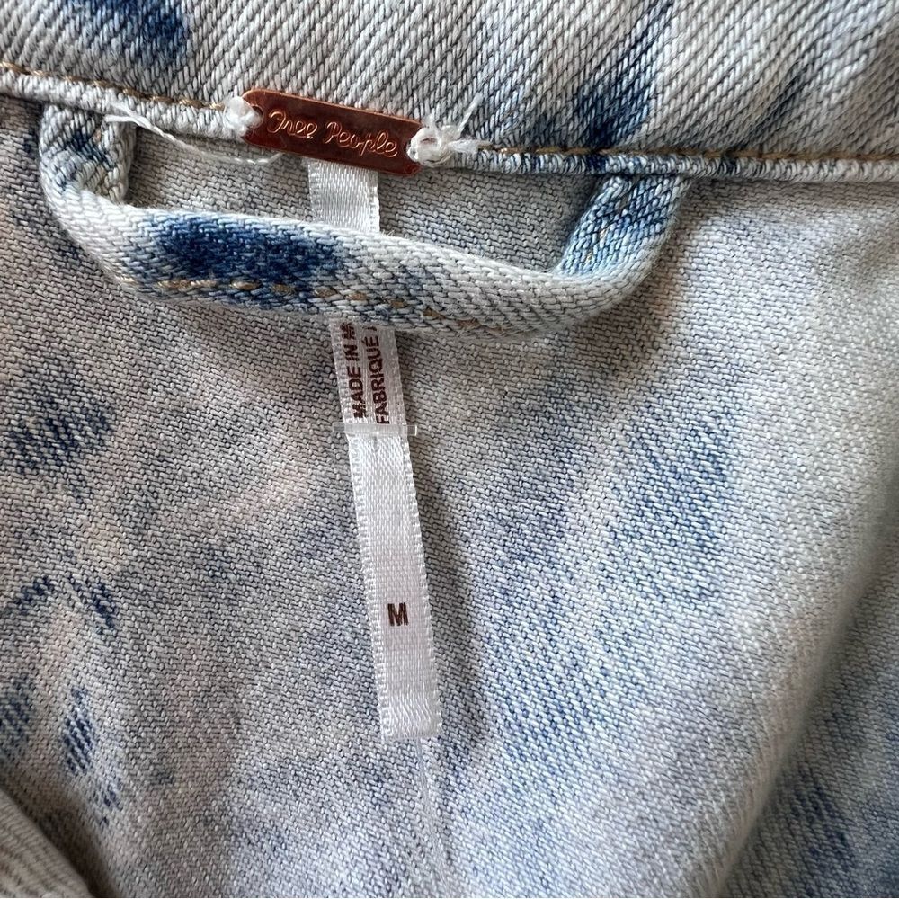 FREE PEOPLE Jones Tie Dye Blue Denim Jacket Size M. - Picture 8 of 11